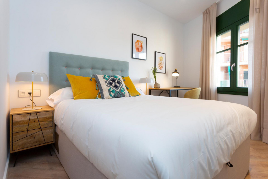 Charming 2-bedroom apartment near Hostafrancs metro station - Barcelone - chambre - ImmoJeune