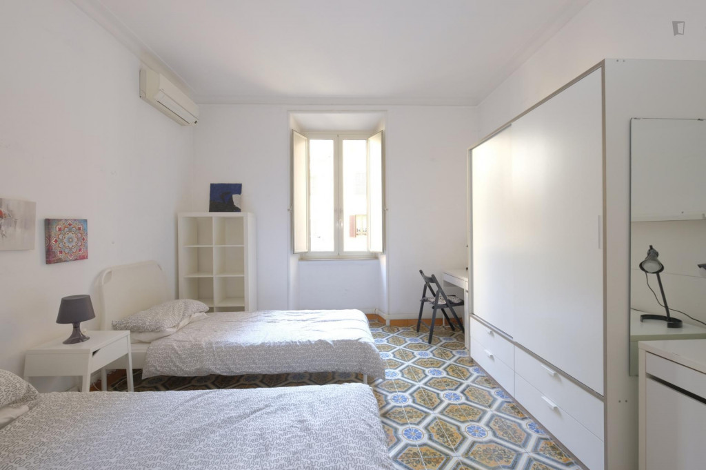 Bright twin bedroom in Tuscolano neighbourhood - Rome - chambre - ImmoJeune