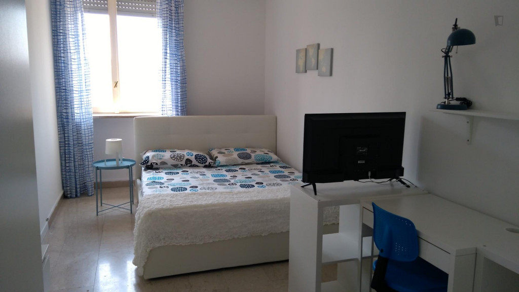 Welcoming single bedroom near Parco Giovanni Paolo II - Milan - chambre - ImmoJeune