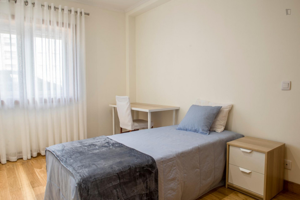 Bright and comfy single bedroom in São Mamede de Infesta - Porto - chambre - ImmoJeune