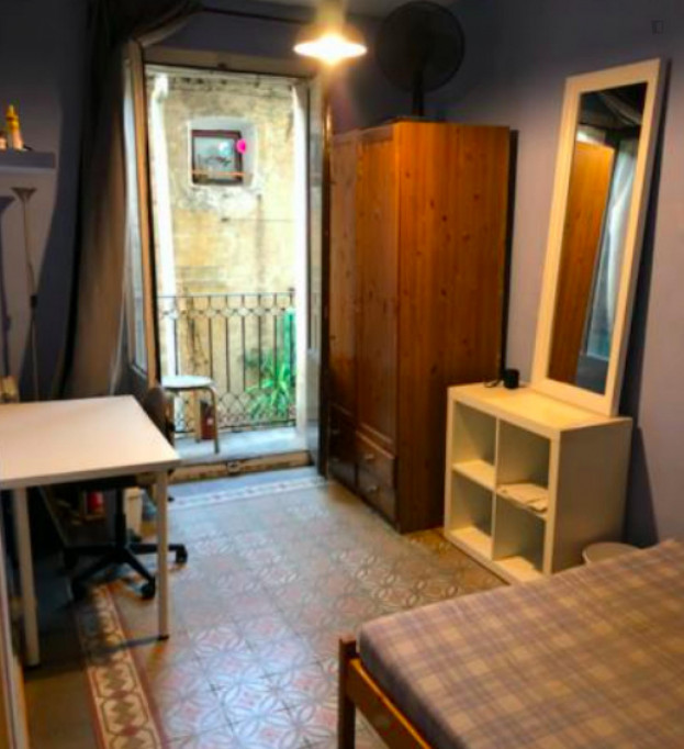 Double bedroom, with balcony, in 3-bedroom apartment - Barcelone - chambre - ImmoJeune