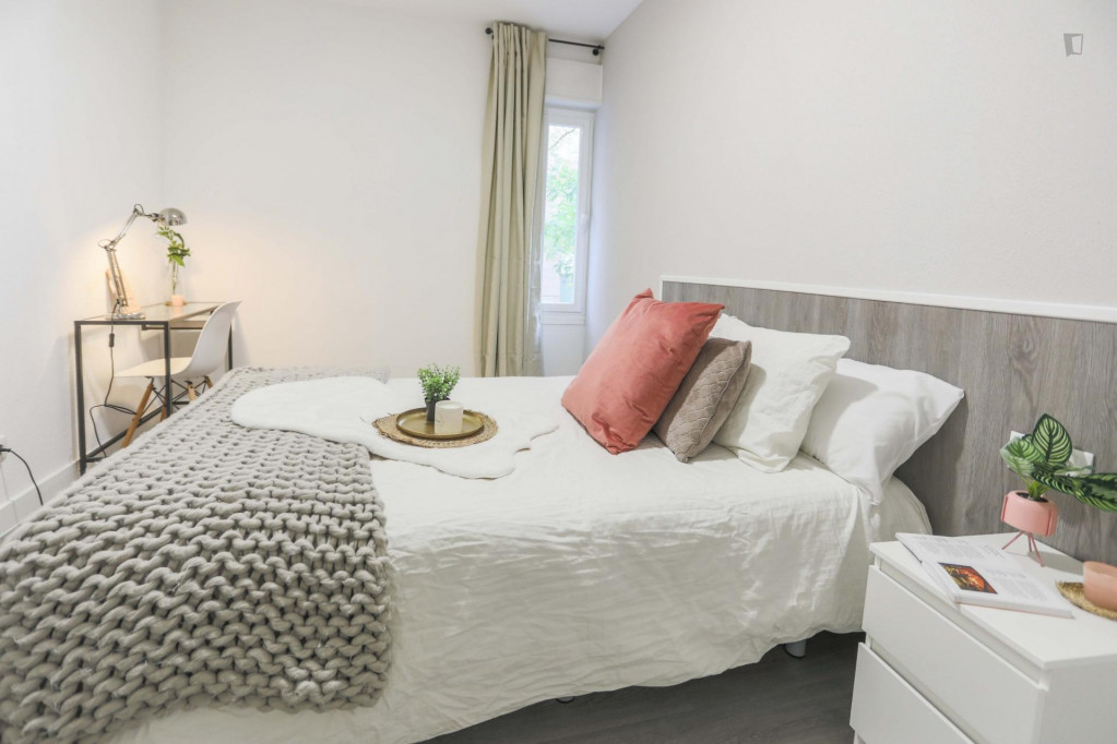 Double Bedroom next to Islas Filipinas metro - Madrid - chambre - ImmoJeune