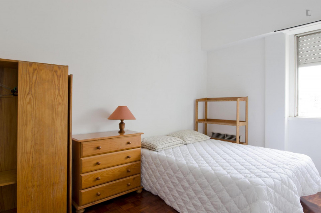 Double ensuite bedroom in relaxing Penha de França - Lisbonne - chambre - ImmoJeune