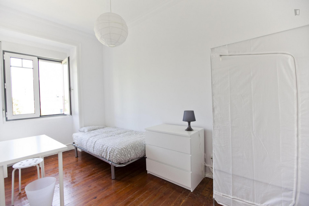 Single bedroom in 6-bedroom apartment near IST - Lisbonne - chambre - ImmoJeune