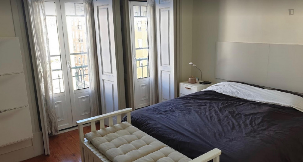 Arroios, charming double bedroom with a private bathroom - Lisbonne - chambre - ImmoJeune