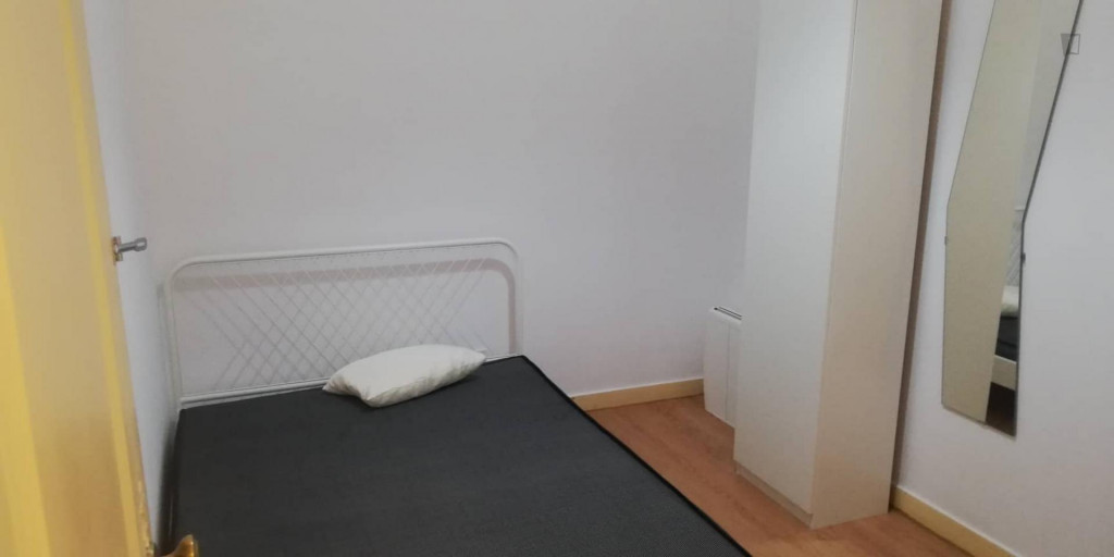 Alluring double bedroom near Intendente metro station - Lisbonne - chambre - ImmoJeune