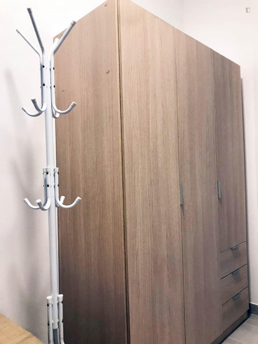 Single room in a renovated apartment with terrace 5 min from Sagrada Familia -1- - Barcelone - chambre - ImmoJeune