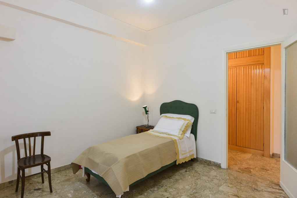 Single bedroom 16 mq, balcony,3quarter-bed, 200 mt from Metro B Monti Tiburtini and Pertini Hospital - Rome - chambre - ImmoJeune