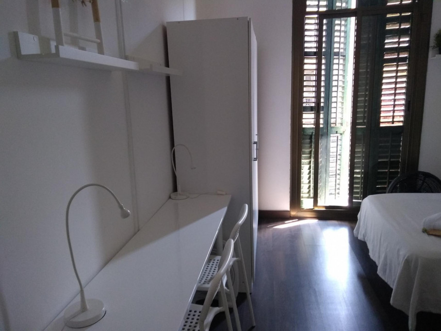 Pleasant double bedroom in a 5-bedroom flat, in Dreta de l'Eixample - Barcelone - chambre - ImmoJeune