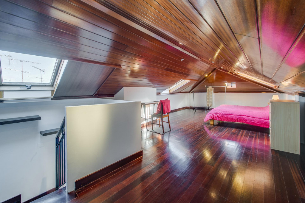 Lovely and colourful 1-bedroom duplex in Santa Apolónia - Lisbonne - chambre - ImmoJeune