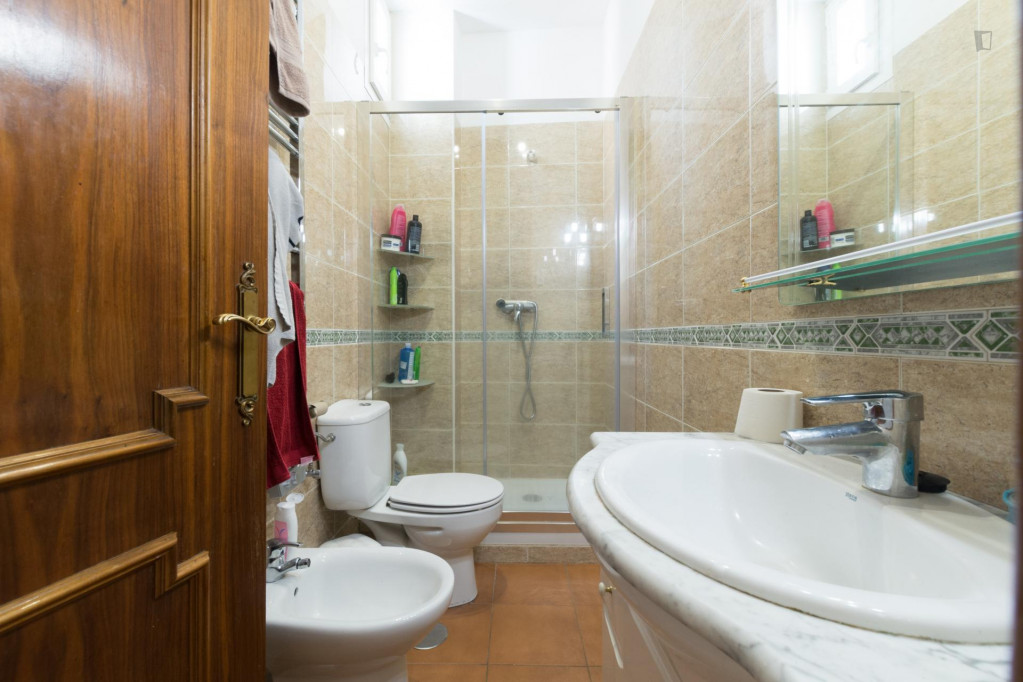 Very nice double bedroom near the Gran Vía metro