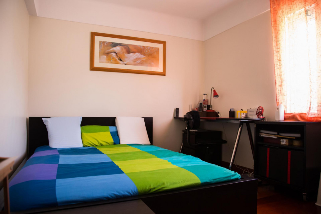 Modern Double Bedroom next to Subway Station and Universities - Lisbonne - chambre - ImmoJeune