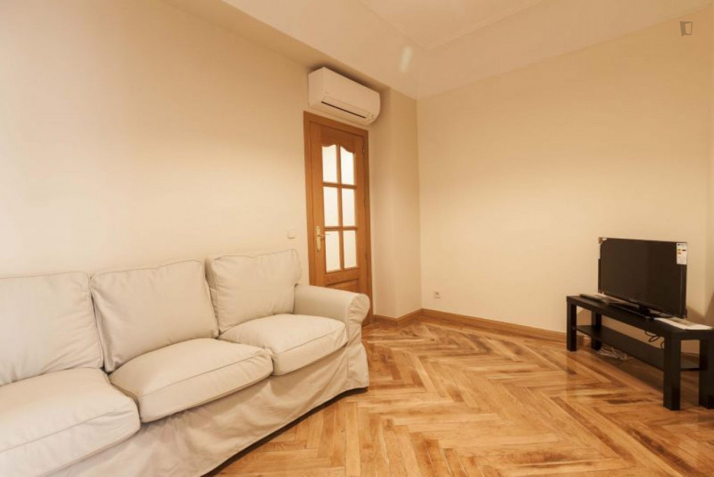 Great double bedroom with a balcony, near the Santo Domingo metro