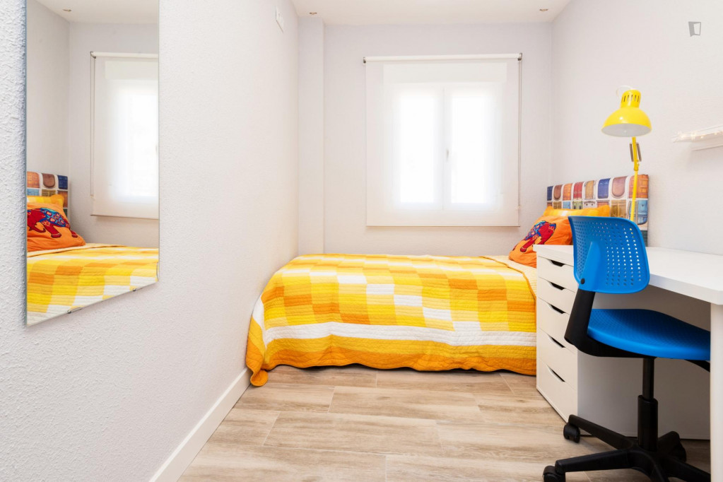 Very cute single bedroom in a 4-bedroom flat, in the Leganés municipality - Madrid - chambre - ImmoJeune