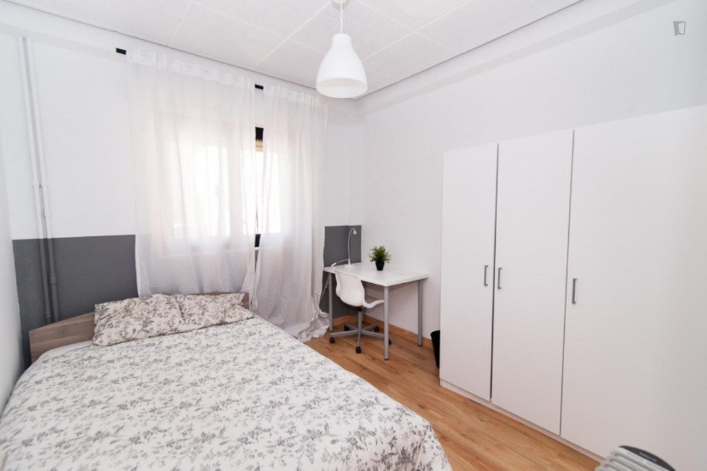 Alluring double bedroom near the La Latina metro
