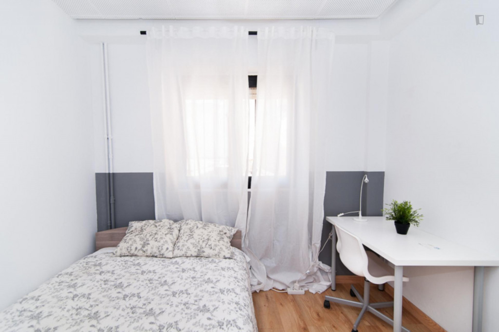 Alluring double bedroom near the La Latina metro