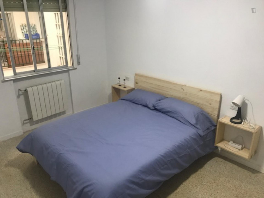 Double bedroom in 3-bedroom apartment