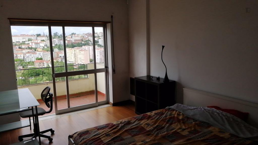 Bedroom with Balcony - Coimbra - chambre - ImmoJeune