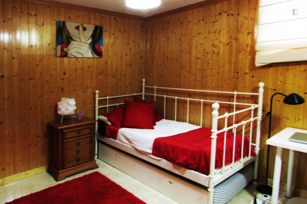 Great single bedroom in a cool house, in quiet Colmenarejo - Madrid - chambre - ImmoJeune