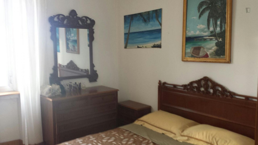 Simple double bedroom next to Giardini Pubblici Indro Montanelli - Milan - chambre - ImmoJeune