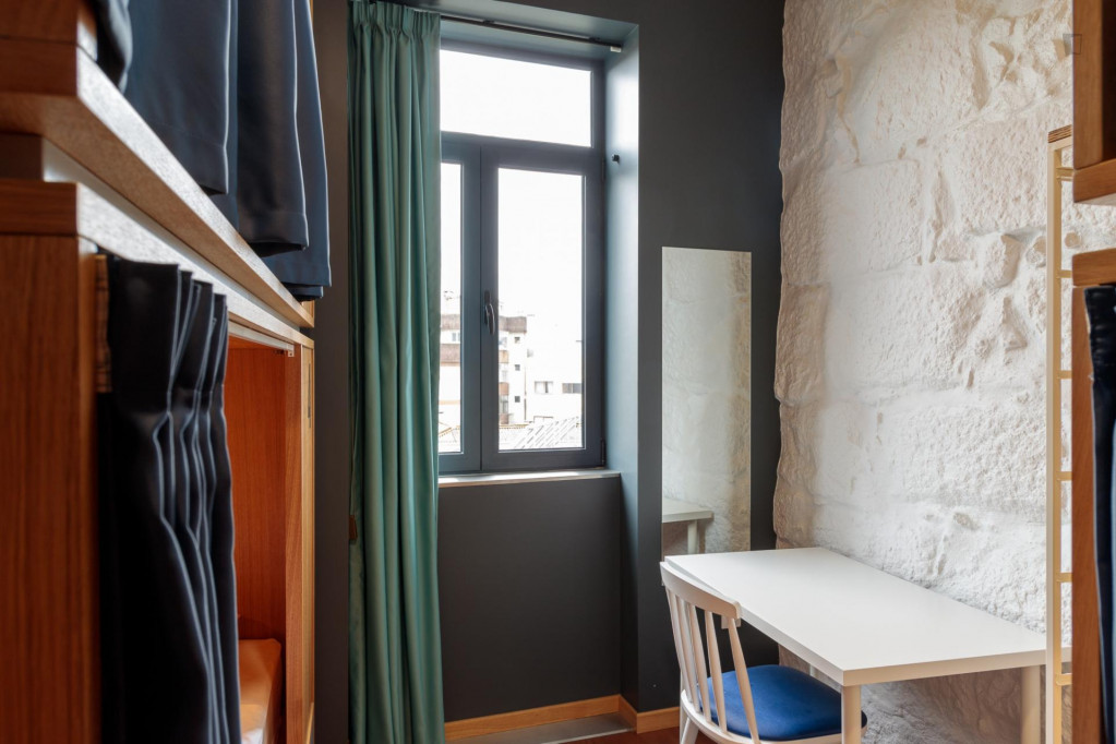 Multiple beds bedroom in 7-bedroom house - Vila Nova de Gaia - chambre - ImmoJeune