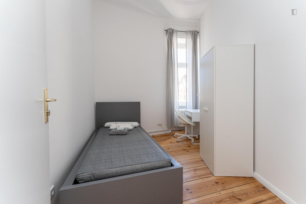 Single bedroom in an 8-bedroom flat, in Neukölln - Berlin - chambre - ImmoJeune
