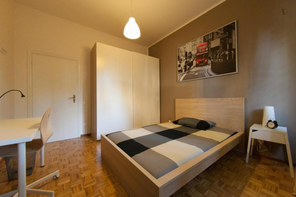 Modern double bedroom in a 4-bedroom apartment near Bologna San Ruffillo train station - Bologne - chambre - ImmoJeune