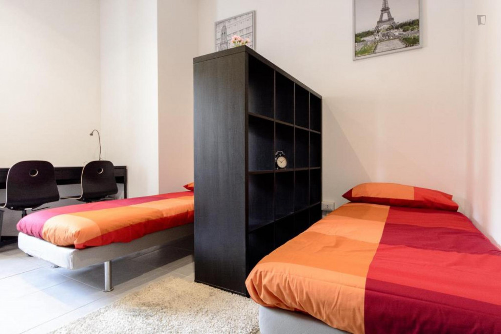 Cool twin bedroom in a 3-bedroom apartment near Alma Mater Studiorum - Università di Bologna - Bologne - chambre - ImmoJeune