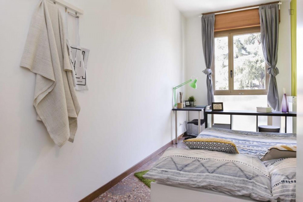Marvellous double bedroom in residential Quartiere Saragozza - Bologne - chambre - ImmoJeune