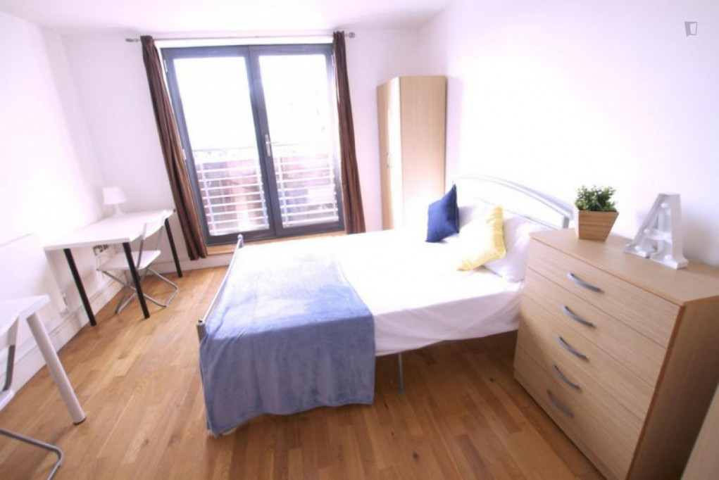 Bright bedroom in 3-bedroom flat in London