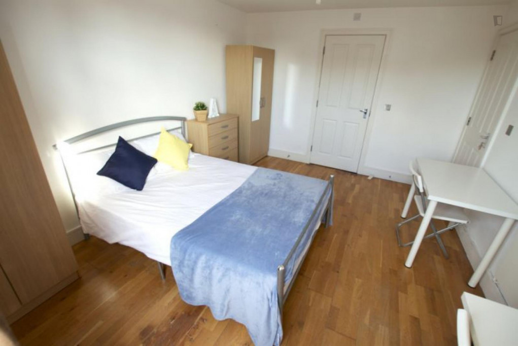Bright bedroom in 3-bedroom flat in London