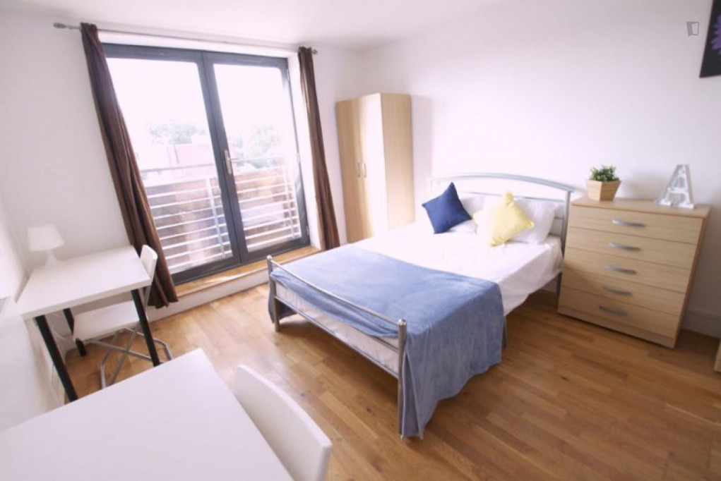 Bright bedroom in 3-bedroom flat in London