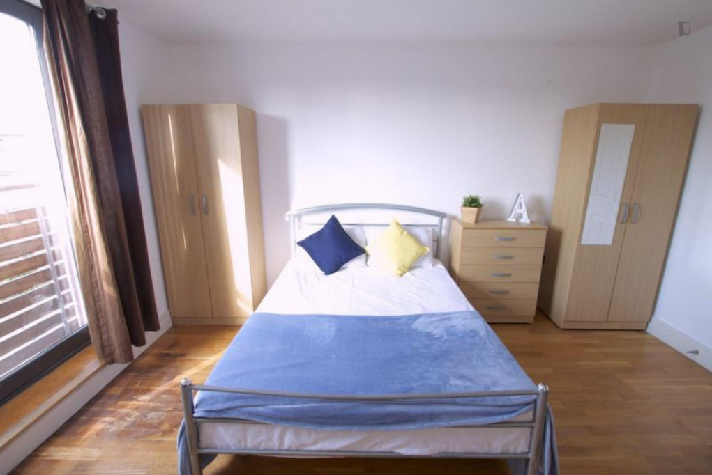 Bright bedroom in 3-bedroom flat in London