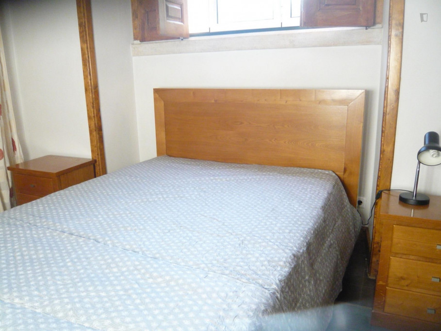 Very nice double bedroom near Universidade de Coimbra - Coimbra - chambre - ImmoJeune