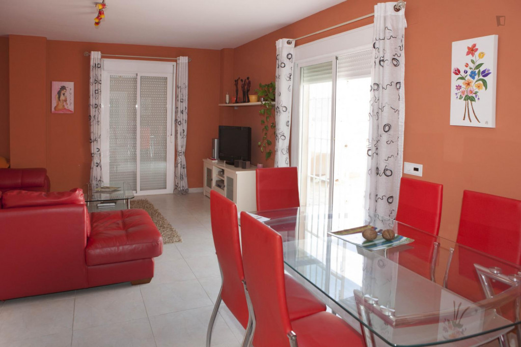Classic 2-bedroom apartment near Campus de Cádiz - Cadiz - chambre - ImmoJeune