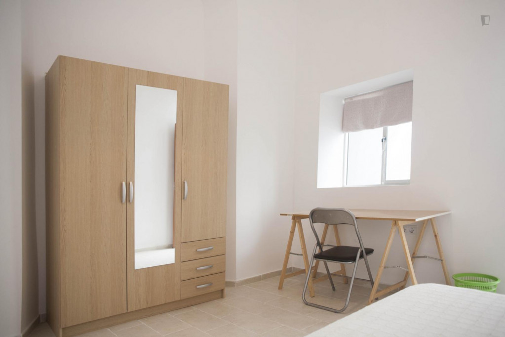 Charming single bedroom minutes walking from Universidad de Cádiz - Cadiz - chambre - ImmoJeune