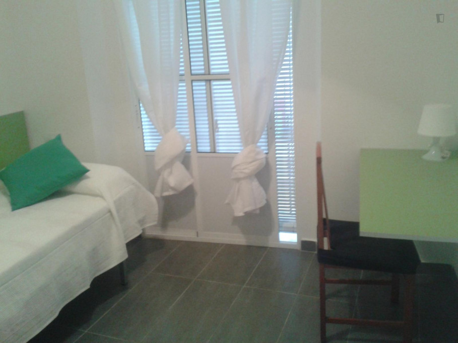 Humble single bedroom close to Universidad de Cádiz - Cadiz - chambre - ImmoJeune