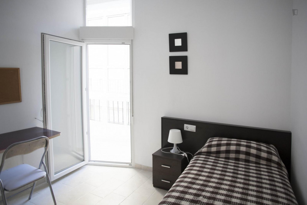 Marvelous single bedroom minutes walking to Universidad de Cádiz - Cadiz - chambre - ImmoJeune