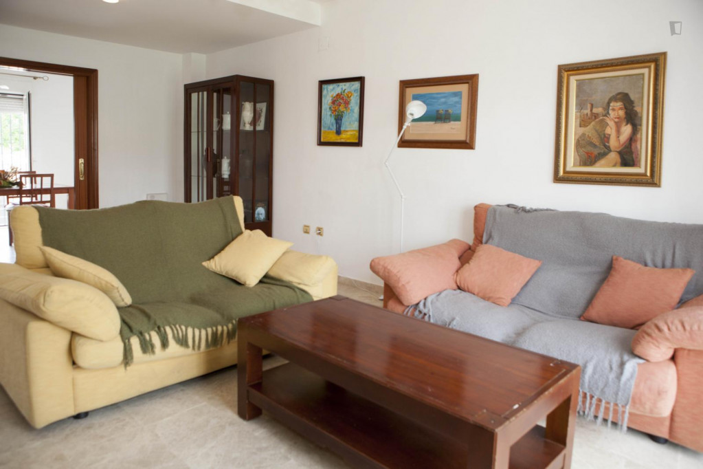 Fantastic 4-bedroom house with a garden in Jerez - Cadiz - chambre - ImmoJeune