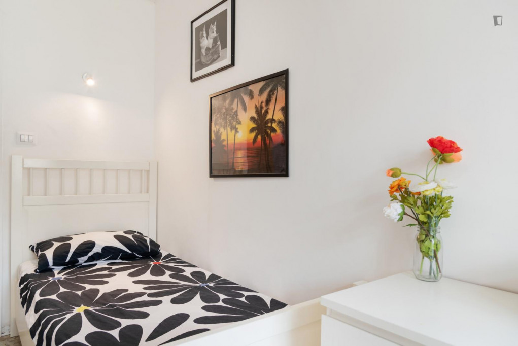 Cosy single bedroom with a balcony, near the Torpignattara train station - Rome - chambre - ImmoJeune