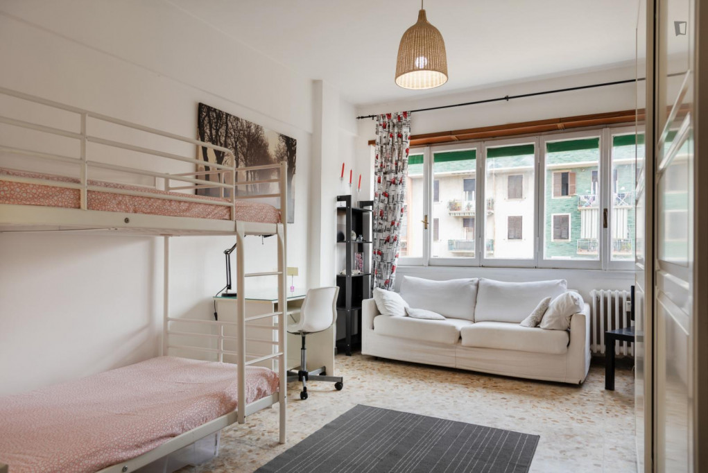 Interesting bunk bedroom near the Filarete train station - Rome - chambre - ImmoJeune