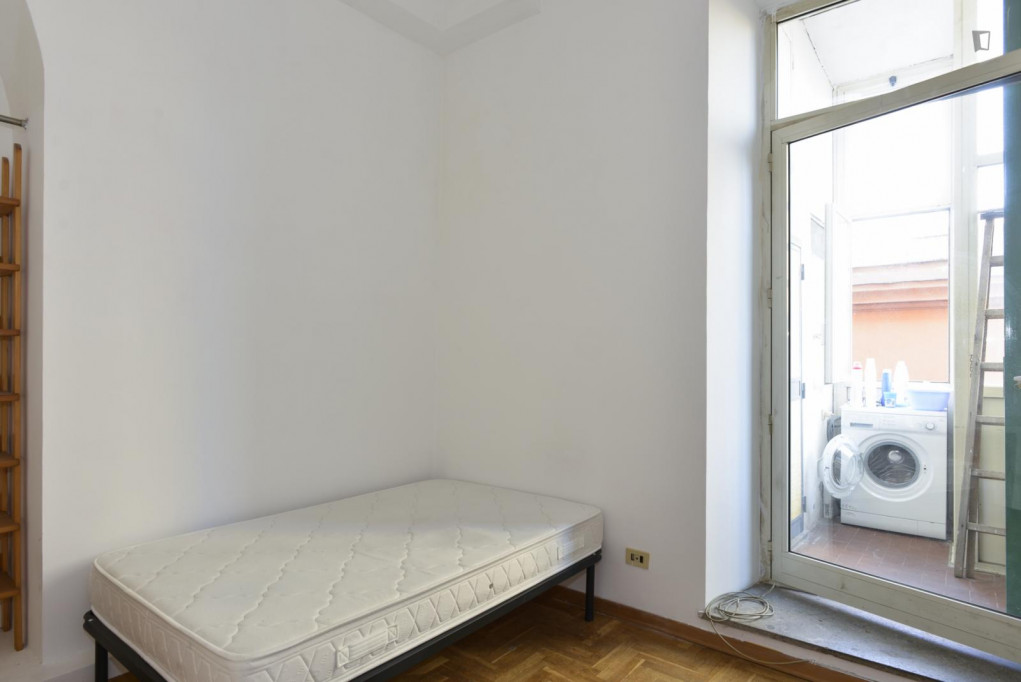 Cosy ensuite single bedroom with enclosed balcony, close to the Sapienza Università di Roma - Rome - chambre - ImmoJeune