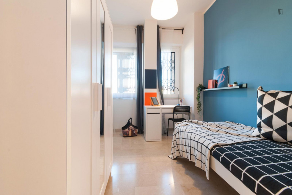 Spacious single bedroom nearby Humanitas University - Bergamo - chambre - ImmoJeune