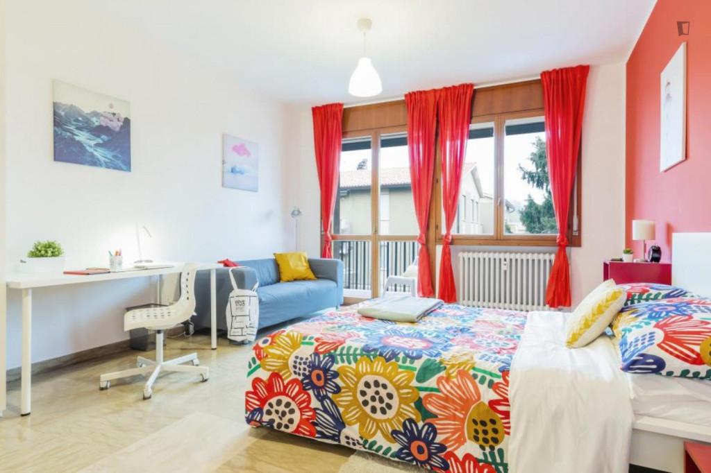 Super cool double bedroom with a balcony, in Quartiere 2 Nord - Padova - chambre - ImmoJeune