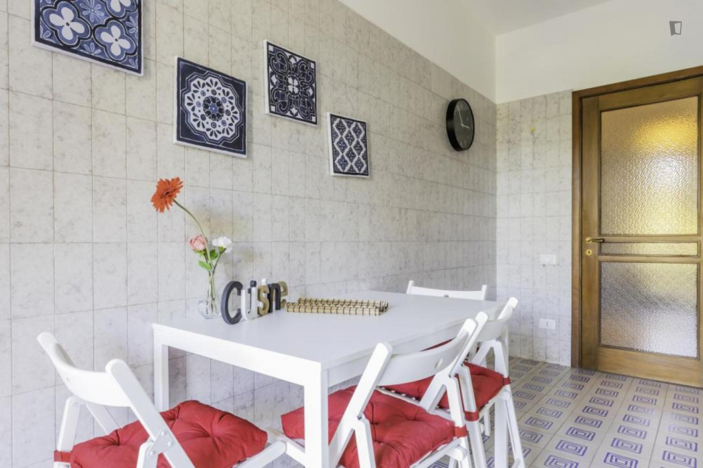 Nice double bedroom in a 3-bedroom apartment near Parco dei Gessi Bolognesi e Calanchi dell'Abbadessa