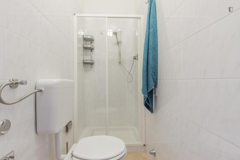 Nice double bedroom in a 3-bedroom apartment near Parco dei Gessi Bolognesi e Calanchi dell'Abbadessa