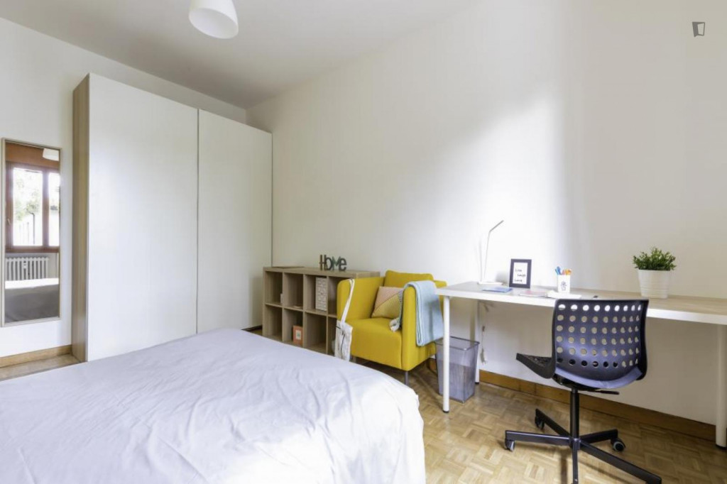 Cool double bedroom in a 4-bedroom apartment near Parco delle farfalle - Padova - chambre - ImmoJeune