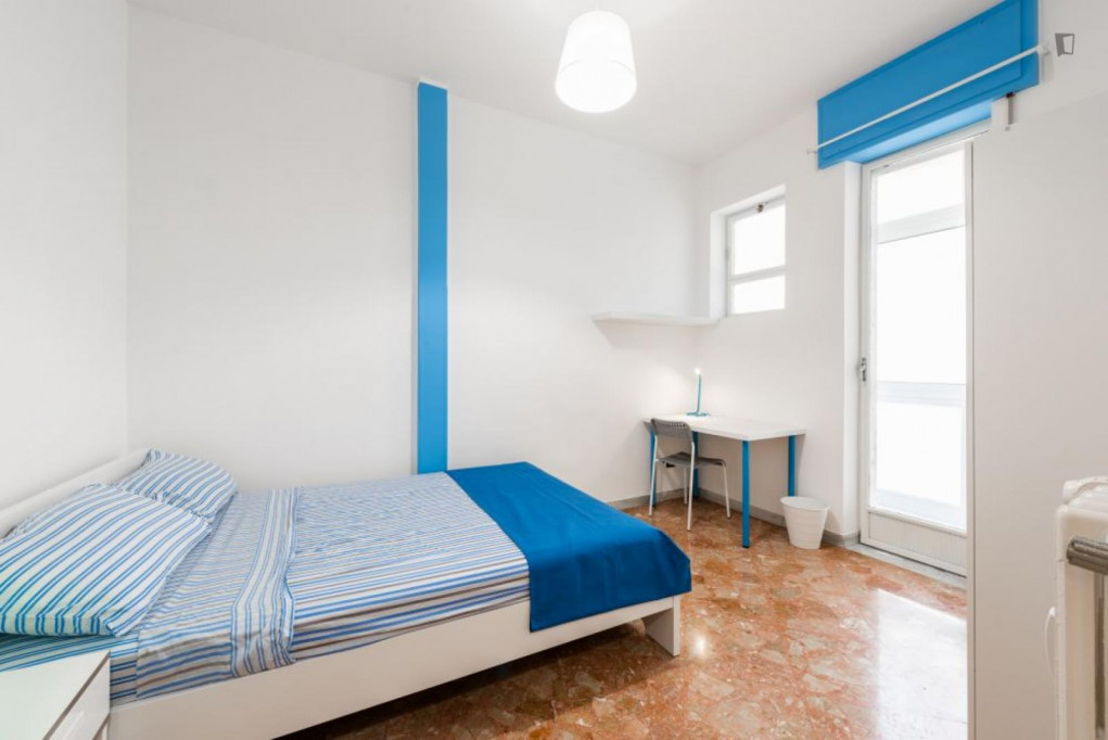 Splendid double bedroom near the Quintino Sella metro - Bari - chambre - ImmoJeune