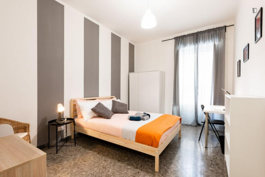 Beautiful double bedroom in a 4-bedroom apartment near Bari F. Crispi metro station