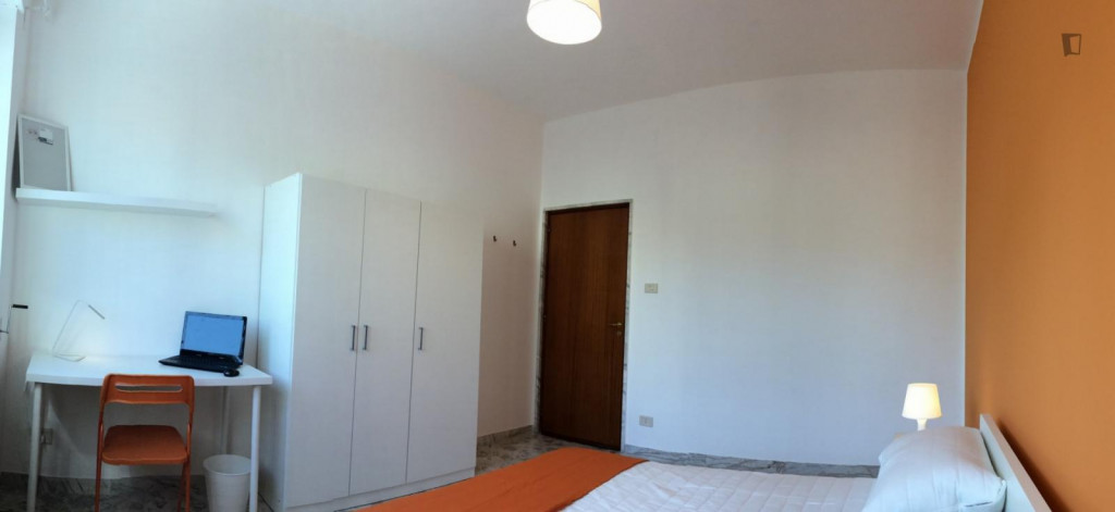 Cute double bedroom near Quintino Sella metro station - Bari - chambre - ImmoJeune